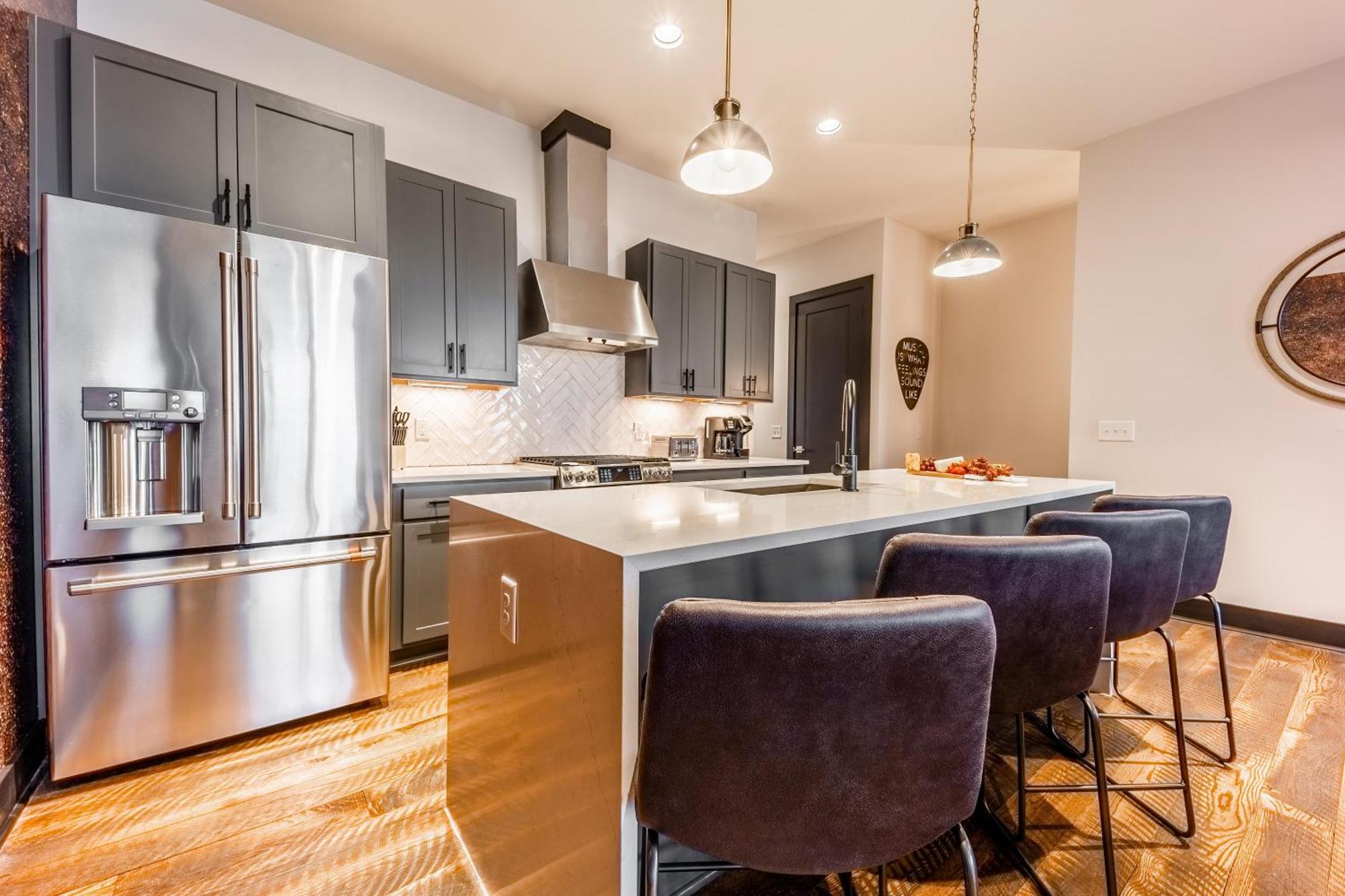 - 1037 Southside Ct #2 & #3 - Combo Holiday home